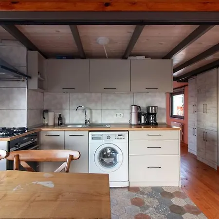 Kuzguncuk Retreat W Stunning Views And Local Charm