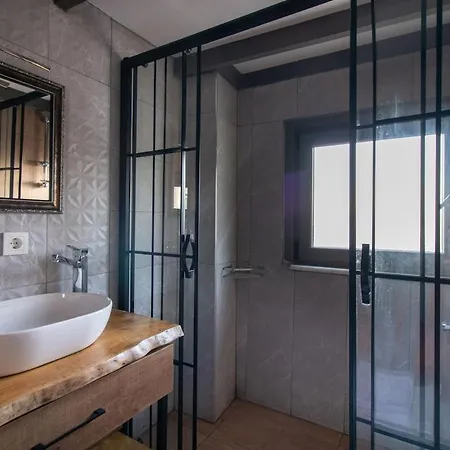 Kuzguncuk Retreat W Stunning Views And Local Charm شقة اسطنبول